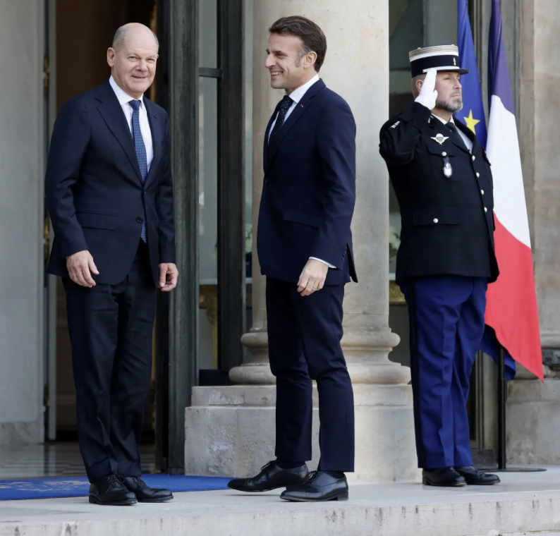 President Emmanuel Macron of France, right, with Chancellor Olaf Scholz of Germany